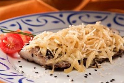 Badejo com queijo e batata palha JR Fritas